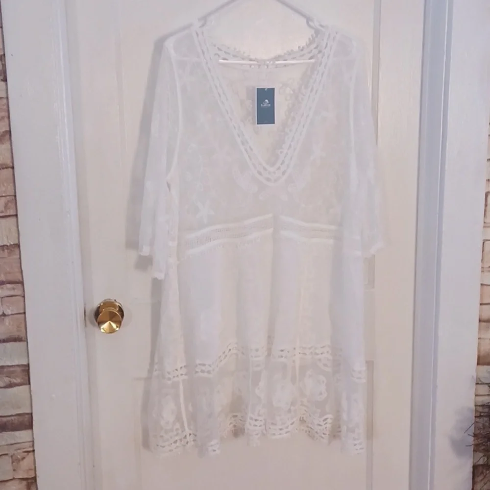 White Lace V-Neck Bathing Suit Cover Up New With Tags